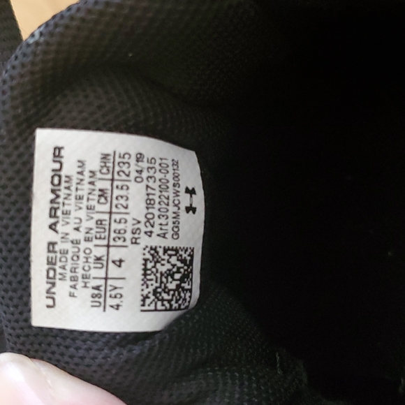 UNDER ARMOUR SNEAKERS - Picture 6 of 7